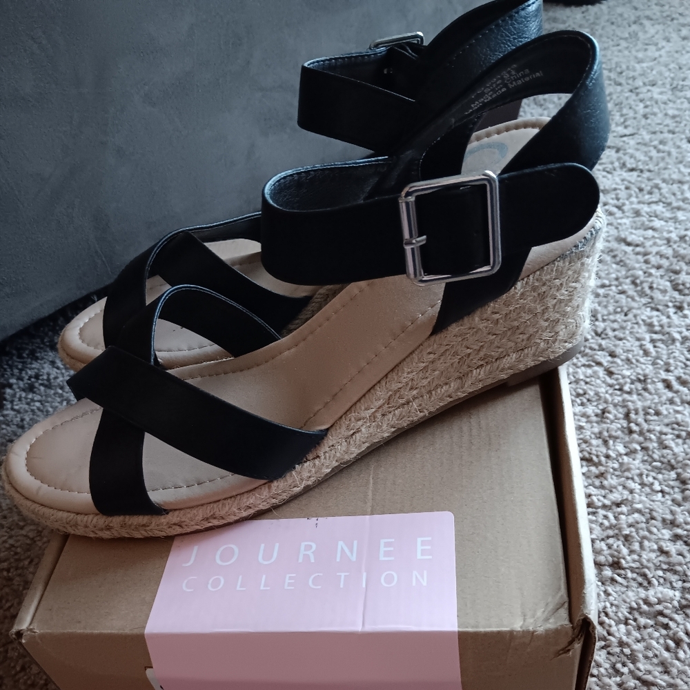 Womens size 9.5 Black Sandals by Journee Collection